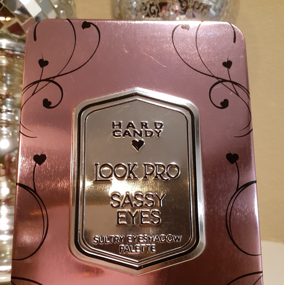 Hard Candy Sassy eyes EYESHADOW palette